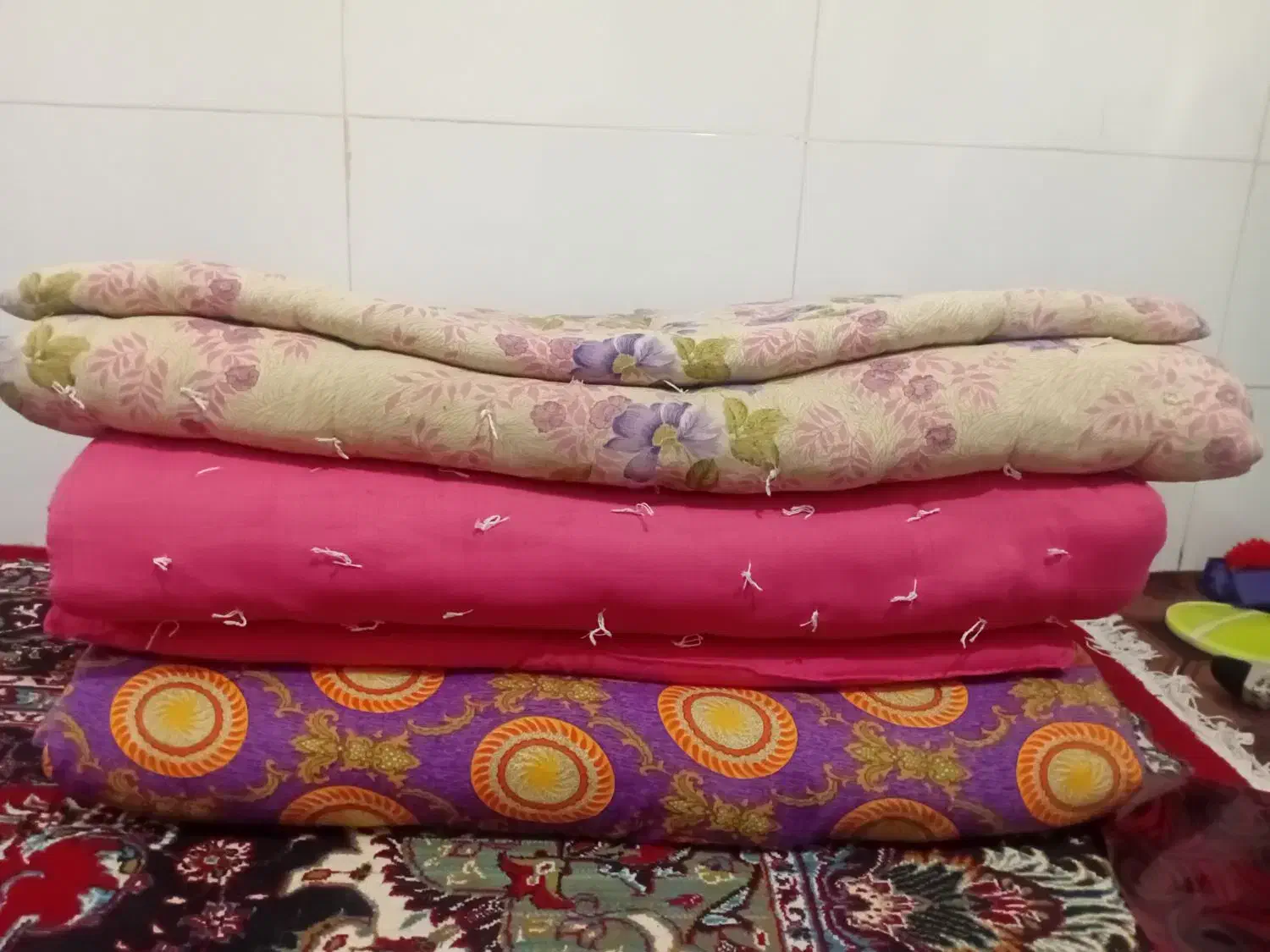 سه تا تشک پنبه ای|تشک تختخواب|باوی, |دیوار