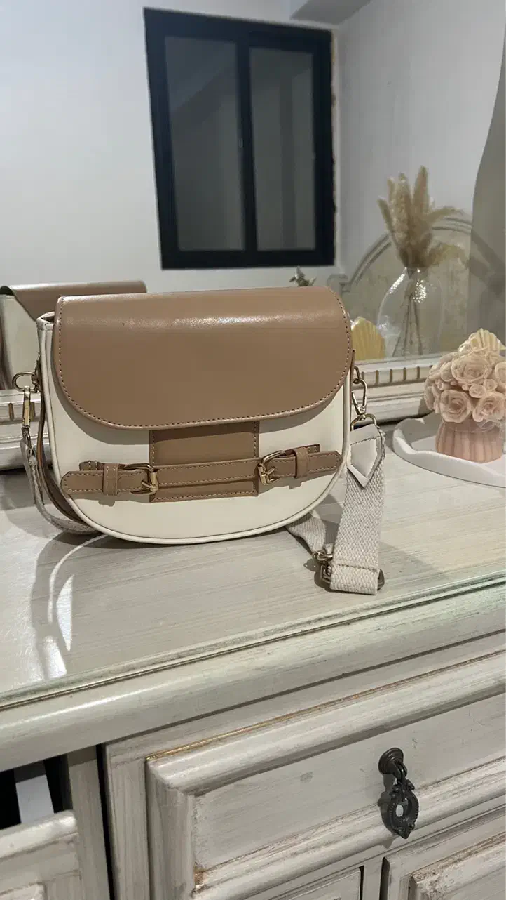 تعدادی کیف در حدنو|کیف، کفش، کمربند|گرمدره, |دیوار