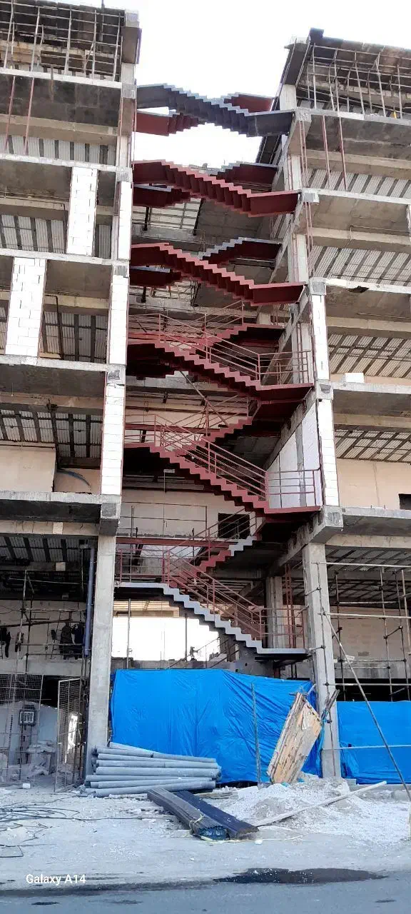 ساخت و نصب انواع درب و پنجره های فلزی|مصالح و تجهیزات ساختمان|قم, باغ شریفی|دیوار