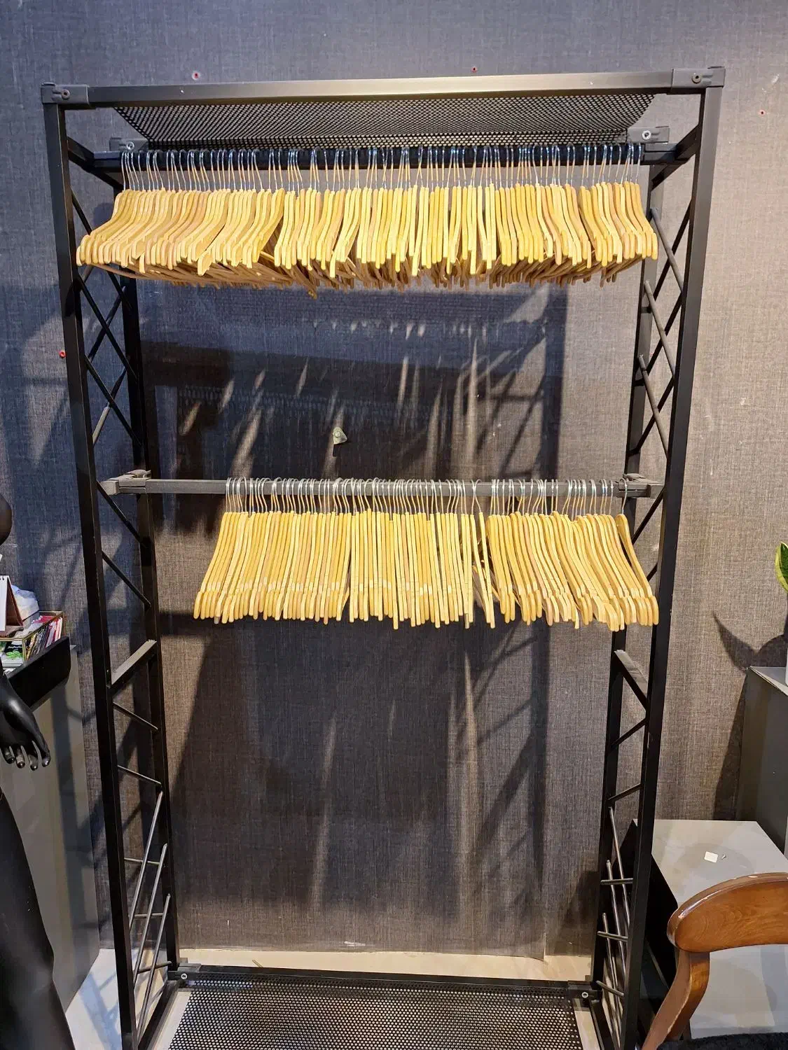 دو عدد مانکن و چوب لباسی|فروشگاه و مغازه|بجنورد, |دیوار