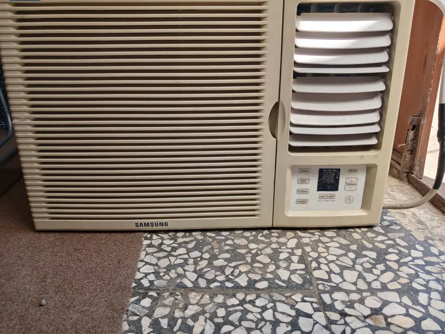 کولرپنجره ای|کولر گازی و فن‌کوئل|رشت, یخسازی|دیوار