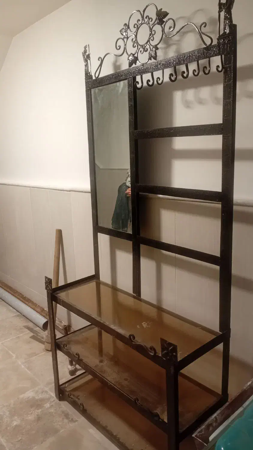 رخت آویز آینه دار|کتابخانه، شلف، قفسه‌های دیواری|قم, قلعه کامکار|دیوار