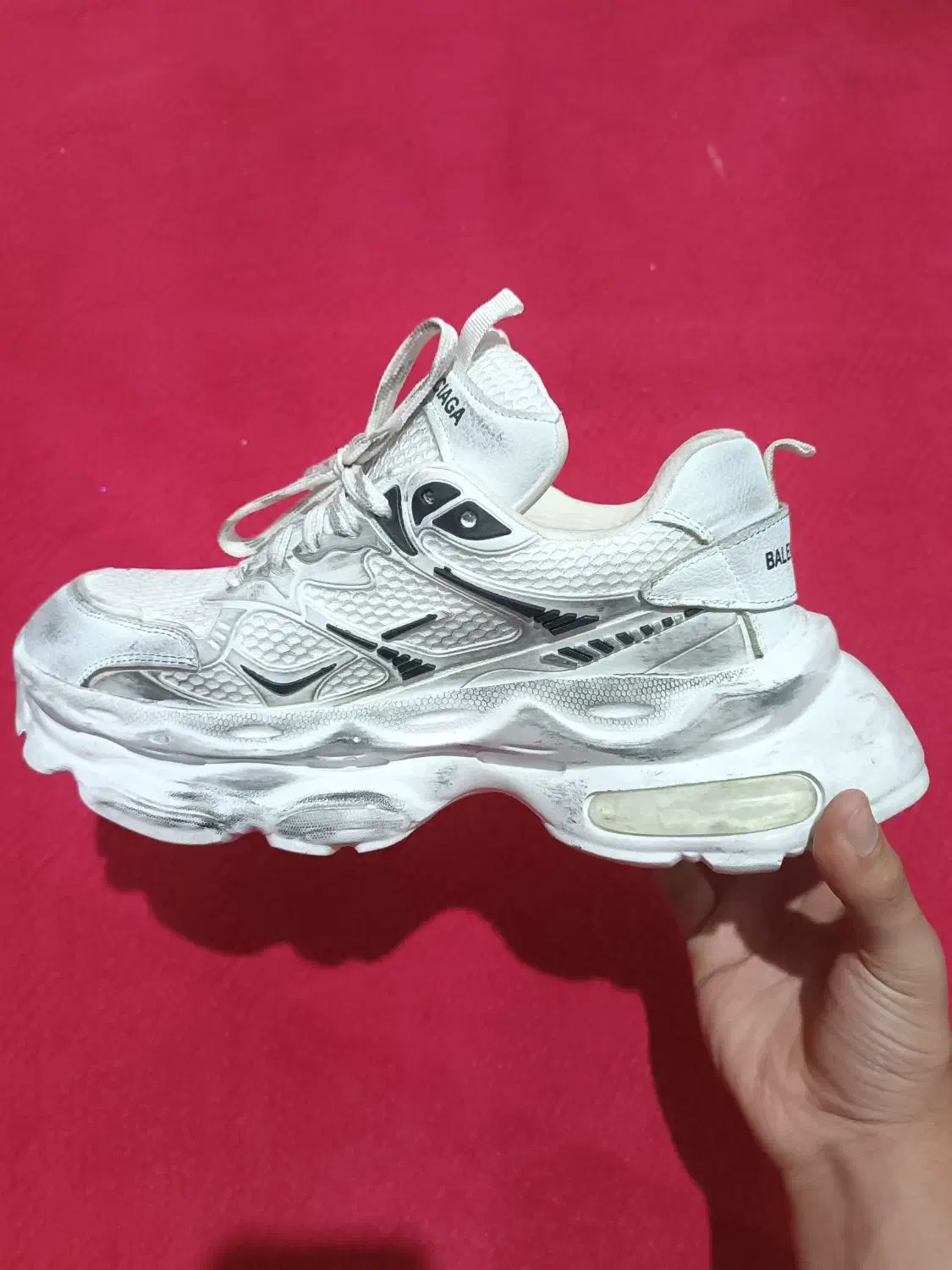 کتانی بالانسیاگا|کیف، کفش، کمربند|کارون, |دیوار