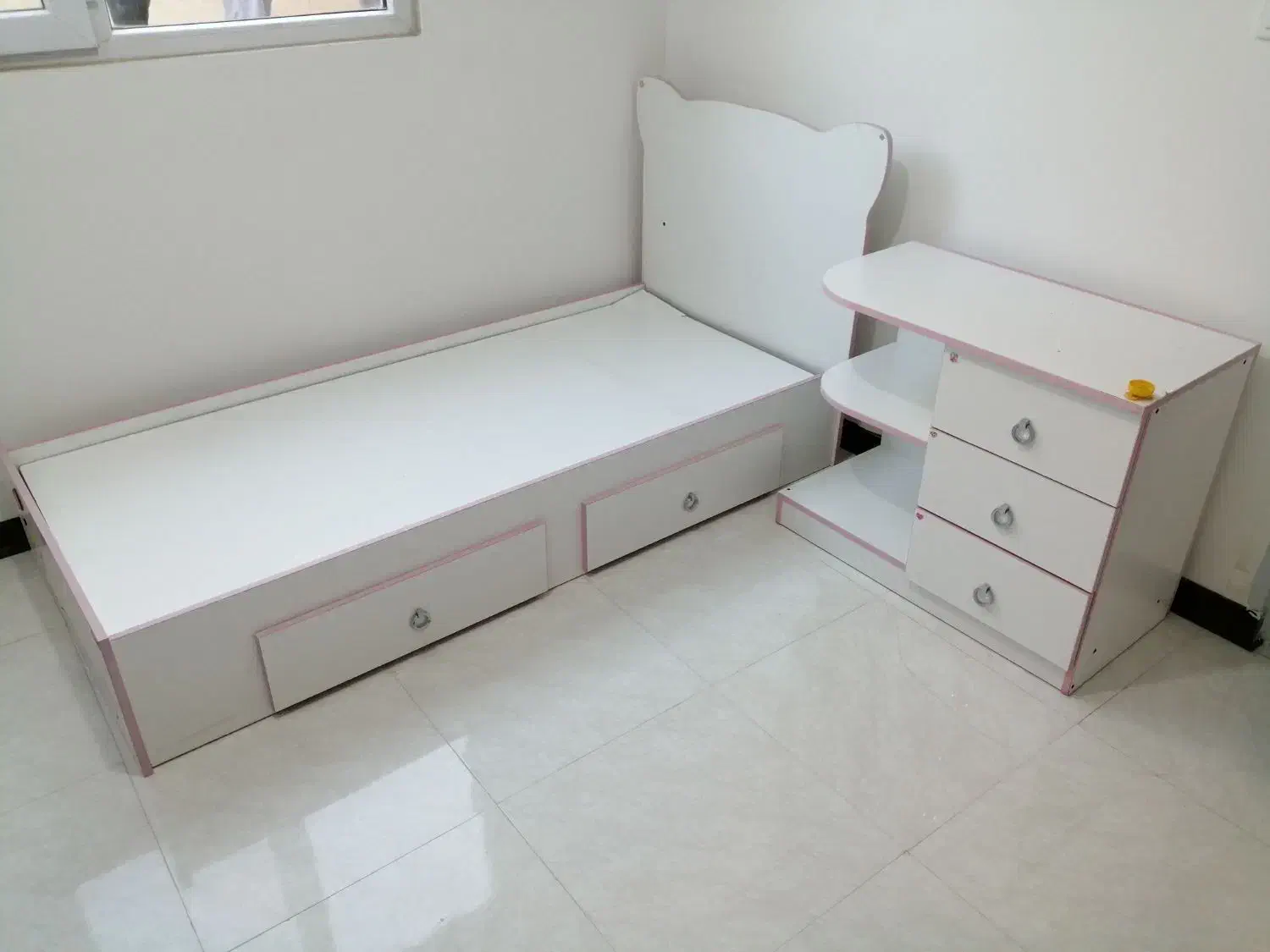 تخت، کمد، ویترین بچه طرح کیتی|تخت و سرویس خواب|محمدشهر, همایون ویلا|دیوار