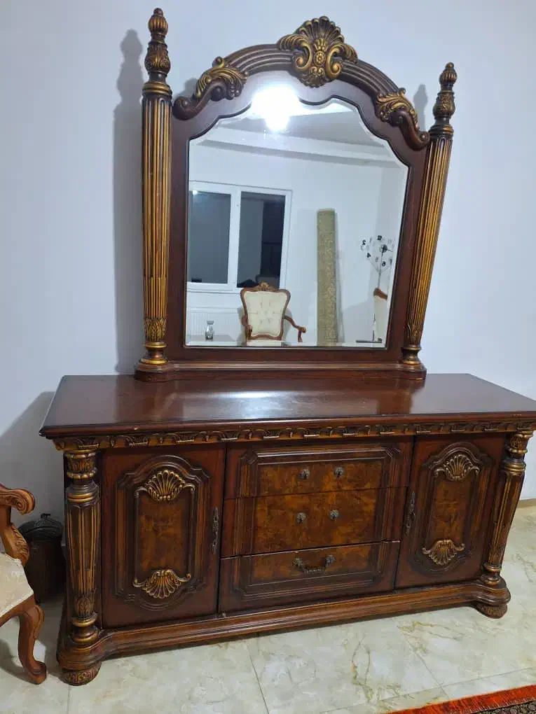 کنسول به همراه آینه|بوفه، ویترین، کنسول|رشت, یخسازی|دیوار