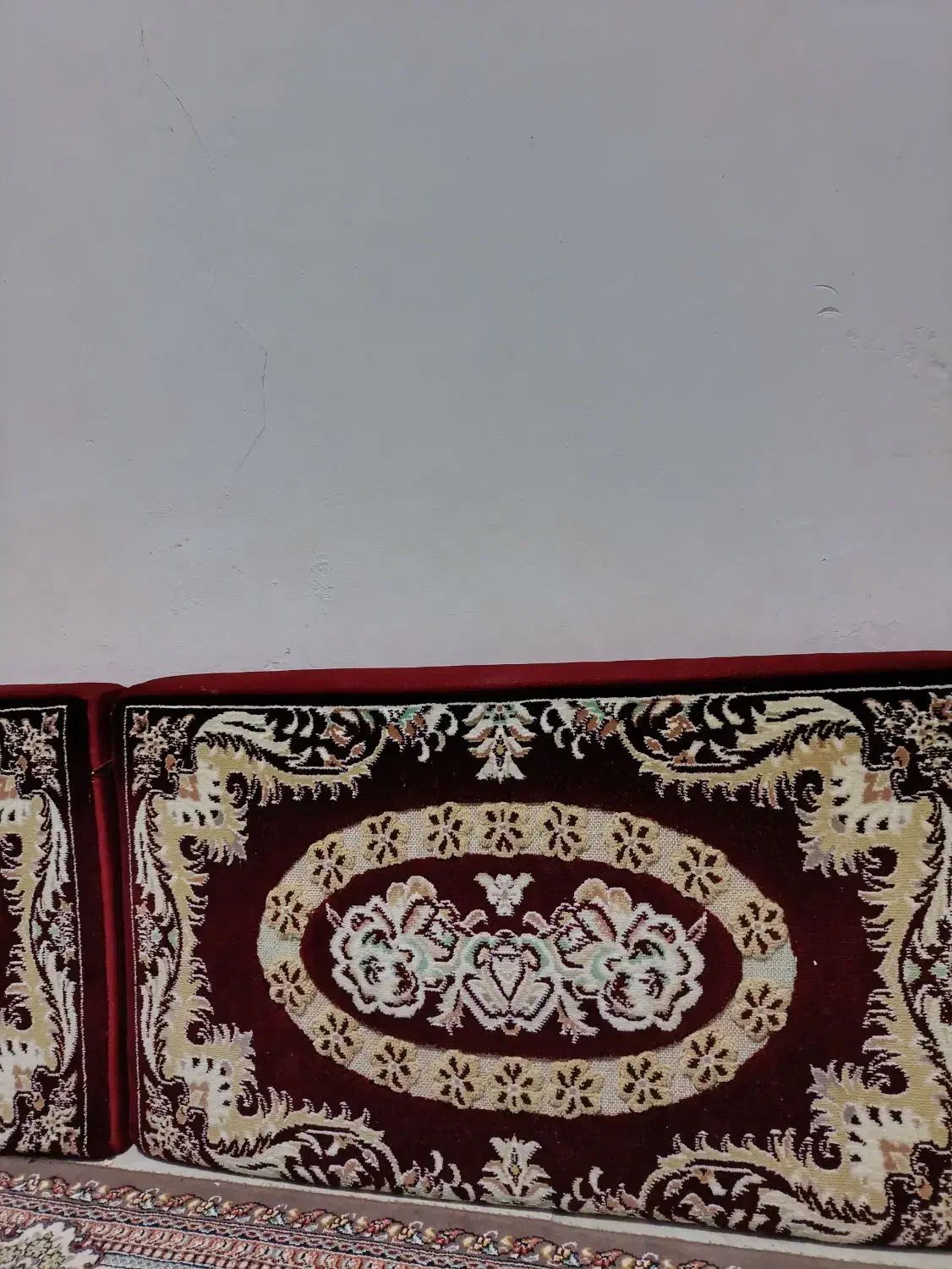 یک جفت پشتی|پشتی|تهران, خاک سفید|دیوار