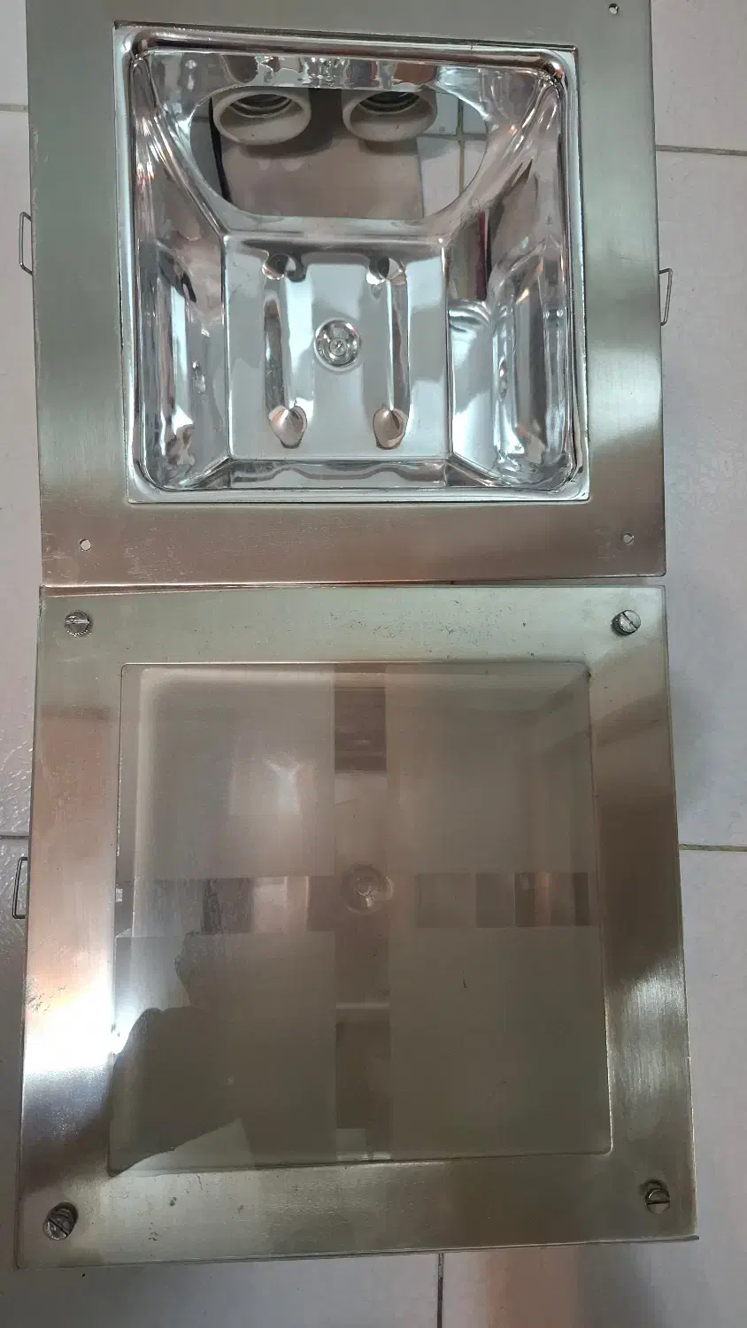 قاب و چراغ|لامپ و چراغ|اصفهان, باغ گلها|دیوار