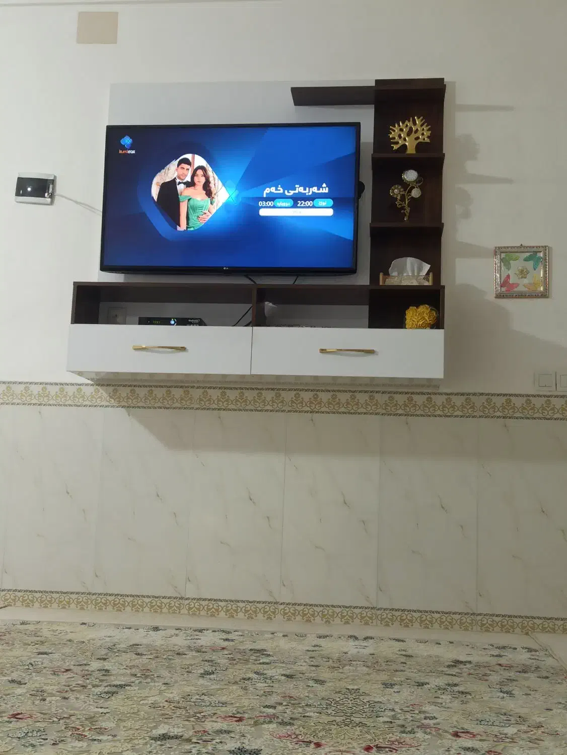 زیرتلویزیوندیواری|میز تلویزیون|ثلاث باباجانی, |دیوار