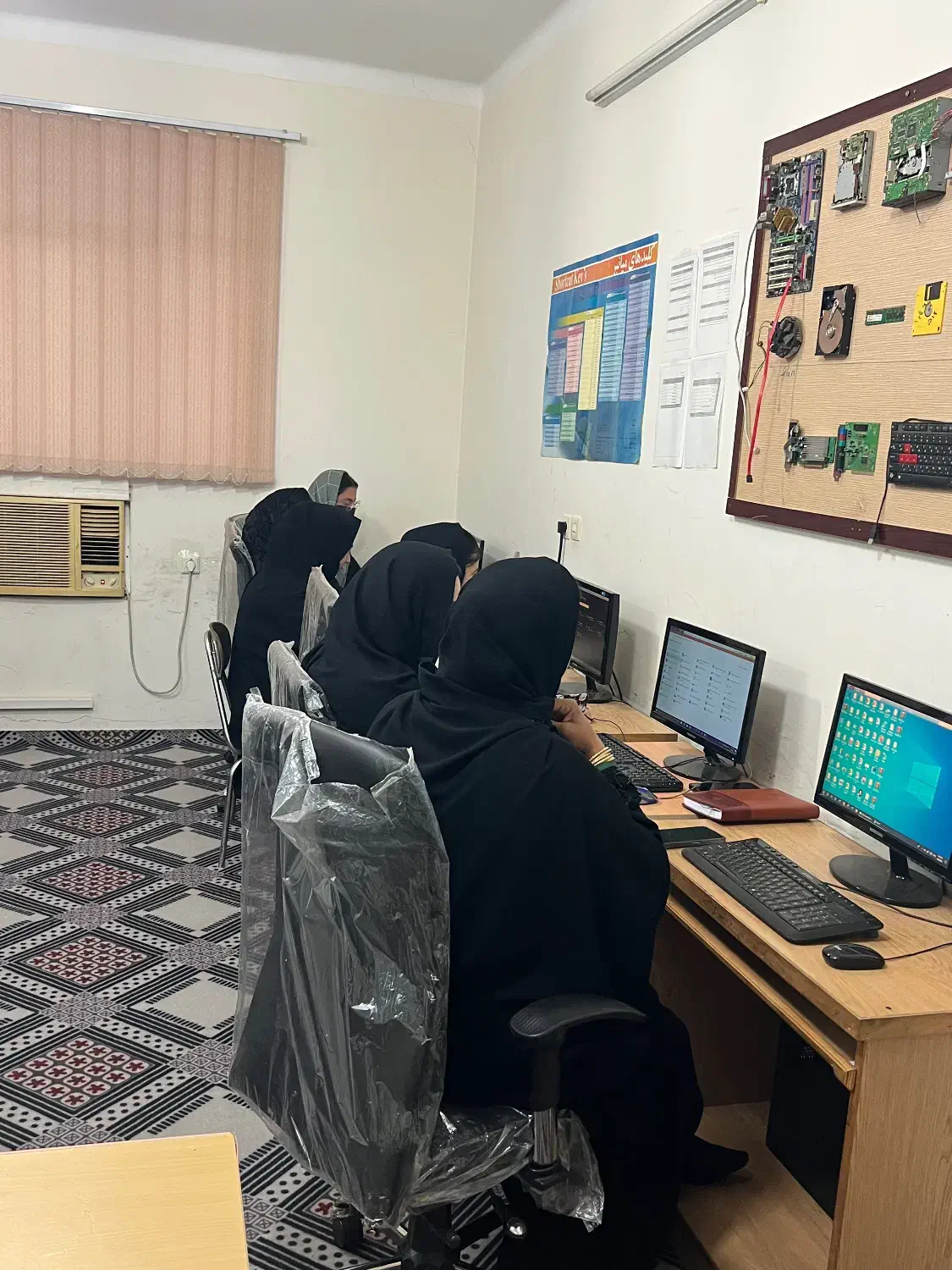 برگزاری کلاس های کامپیوتر و حسابداری همه سنین|خدمات آموزشی|چابهار, |دیوار