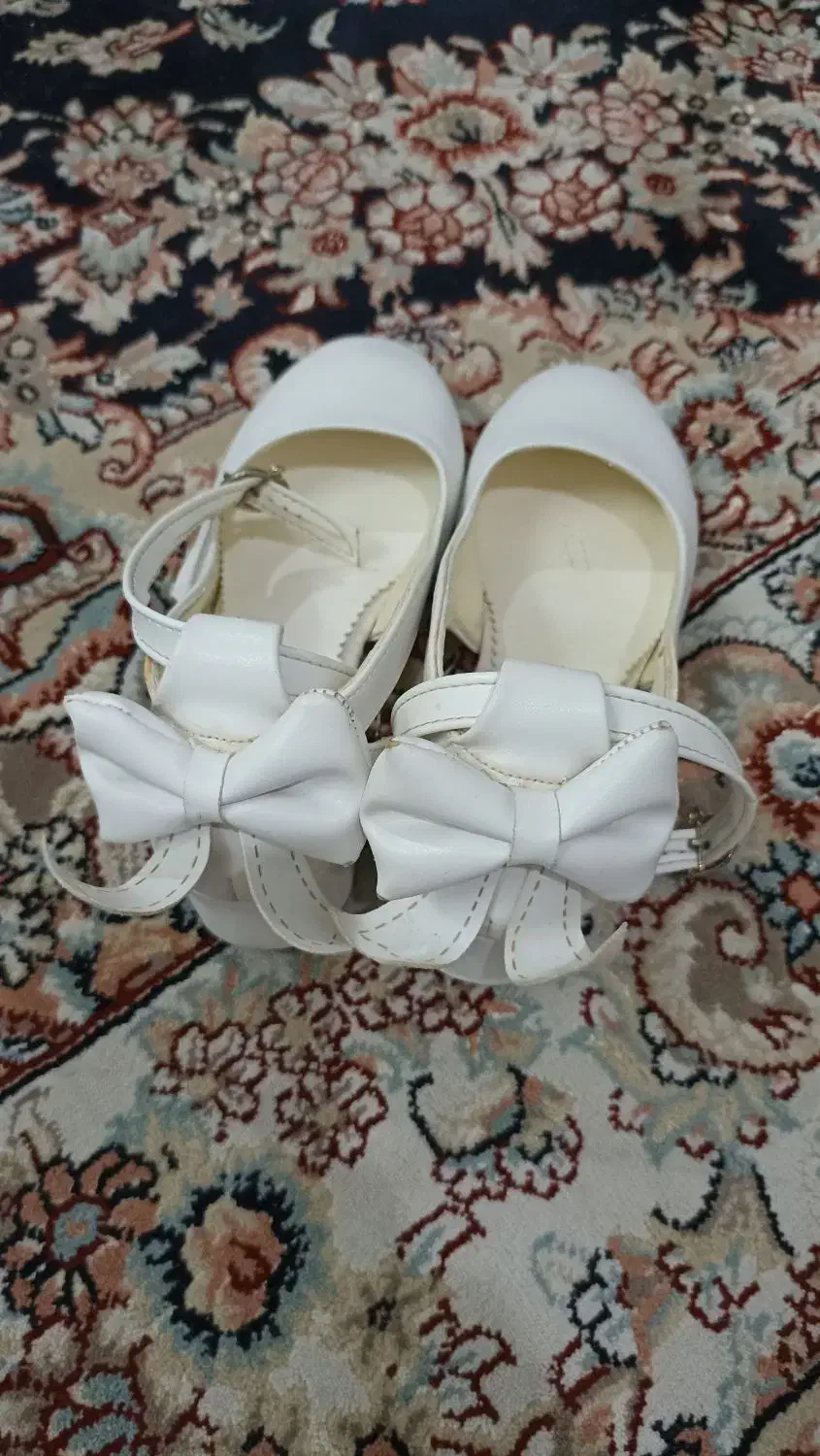 کفش مجلسی بسیار نو تمیز در حد نو|کفش و لباس بچه|قائم‌شهر, |دیوار