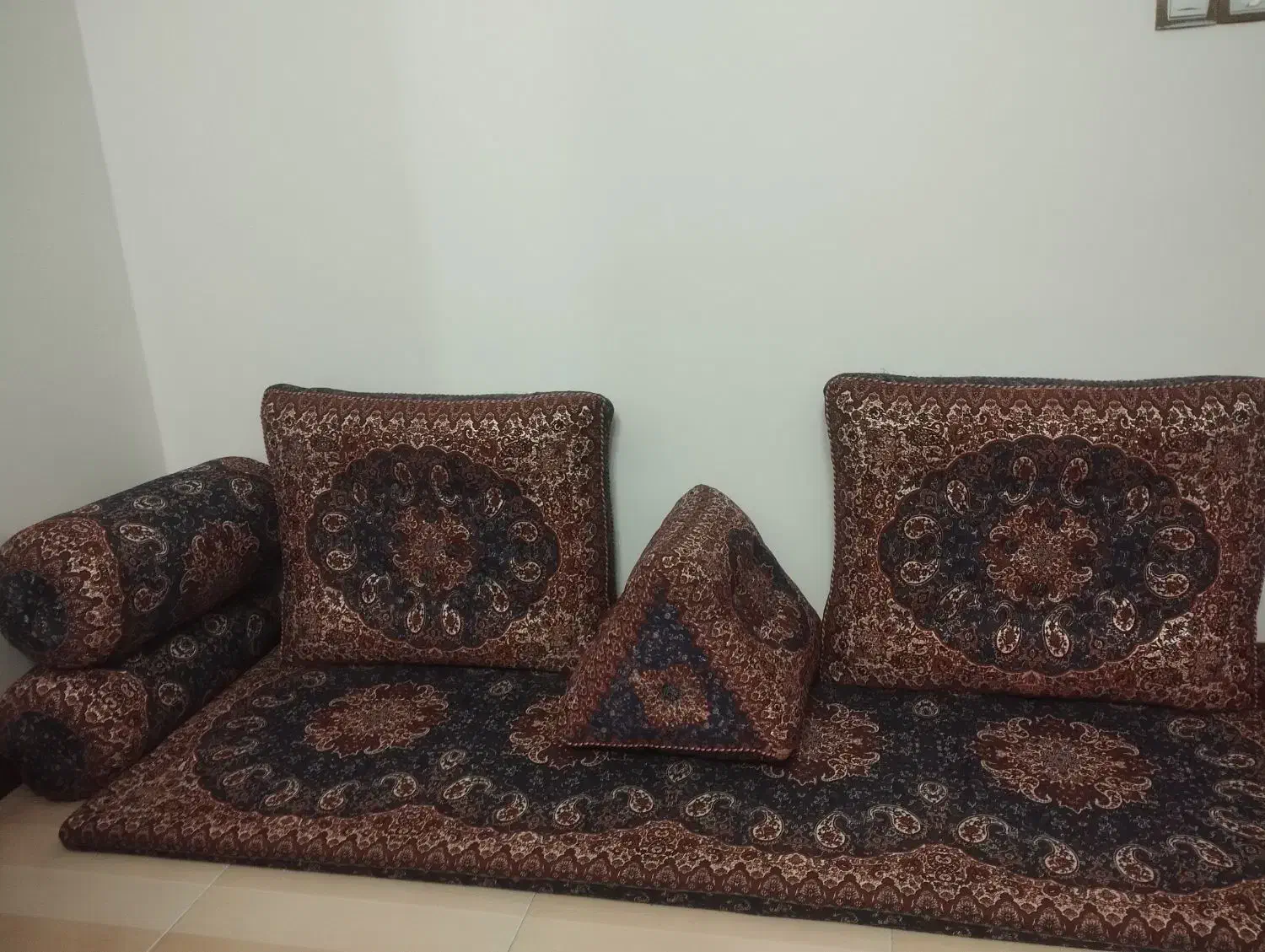 پشتی سنتی|پشتی|اصفهان, کنگاز|دیوار