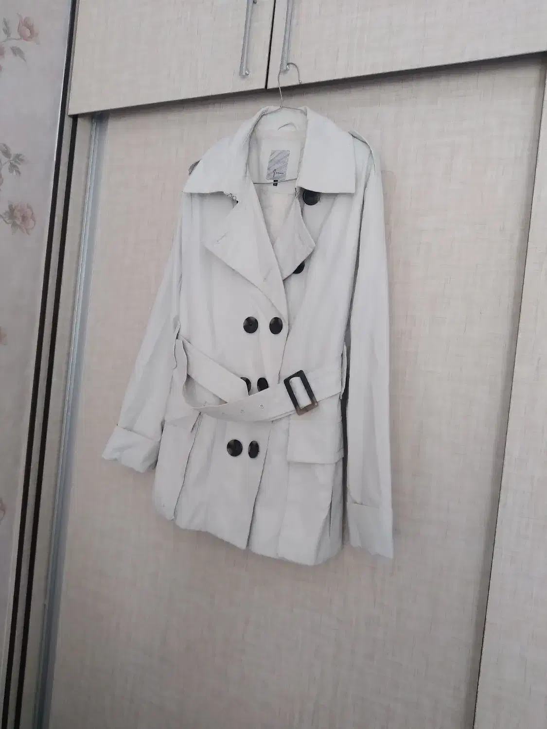 پالتو بارانی|لباس|سهند, |دیوار