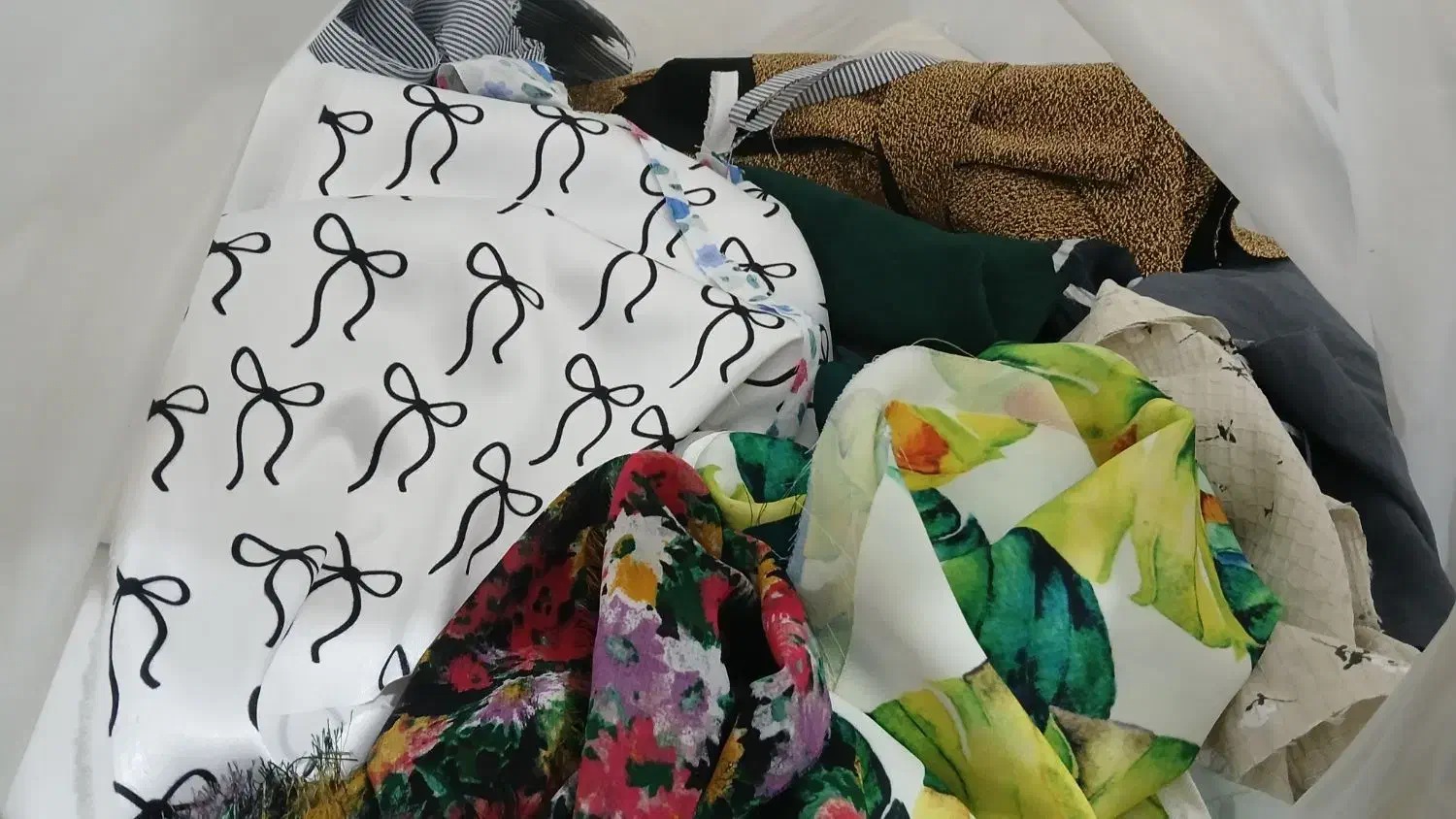 تیکه پارچه های خوشگل برای کش موو تیکه دوزی|لوازم خیاطی و بافتنی|مشکیندشت, |دیوار