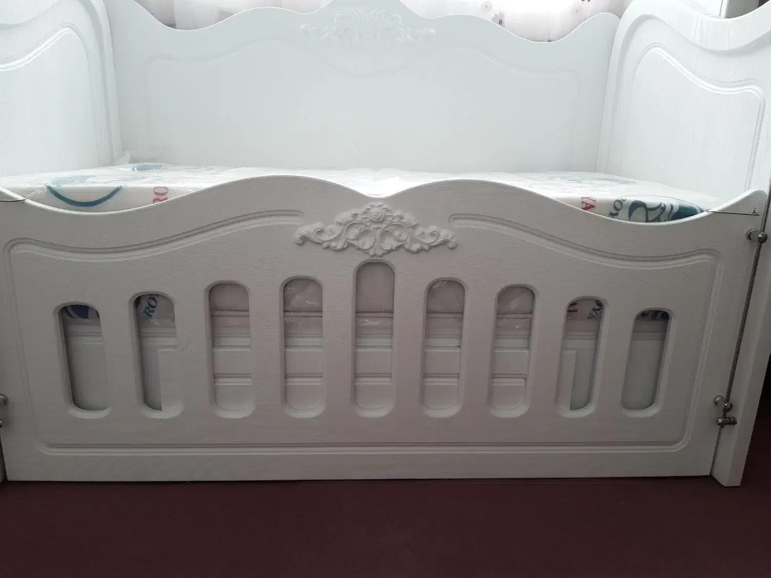 تخت و تشک نو مناسب سیسمونی|تخت و صندلی بچه|بهار, |دیوار