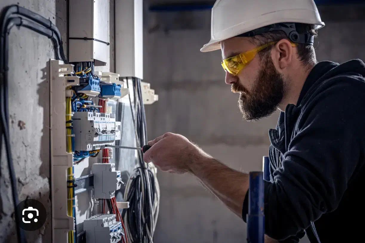 برق کارساختمان/ برقکار/خدمات برق ساختمان|خدمات پیشه و مهارت|اصفهان, احمدآباد|دیوار