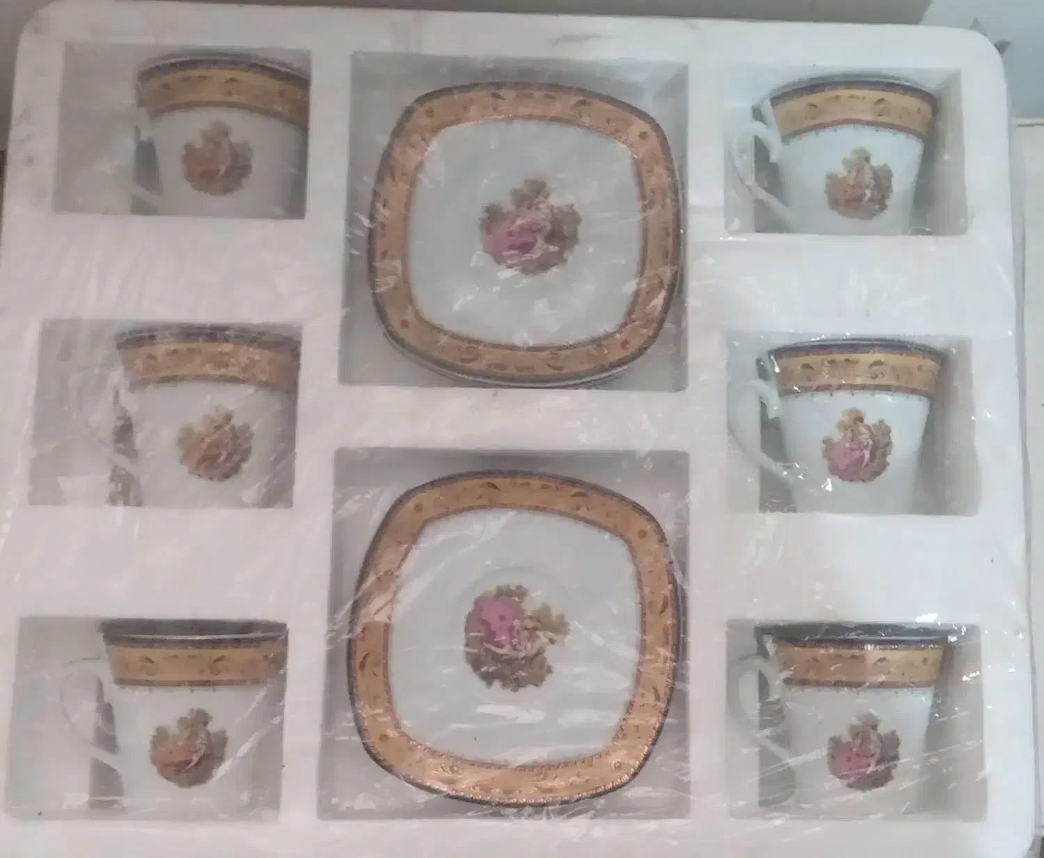 سرویس صبحانه خوری و سرویس چای خوری لیلی و مجنون|ظروف سرو و پذیرایی|گوراب زرمیخ, |دیوار