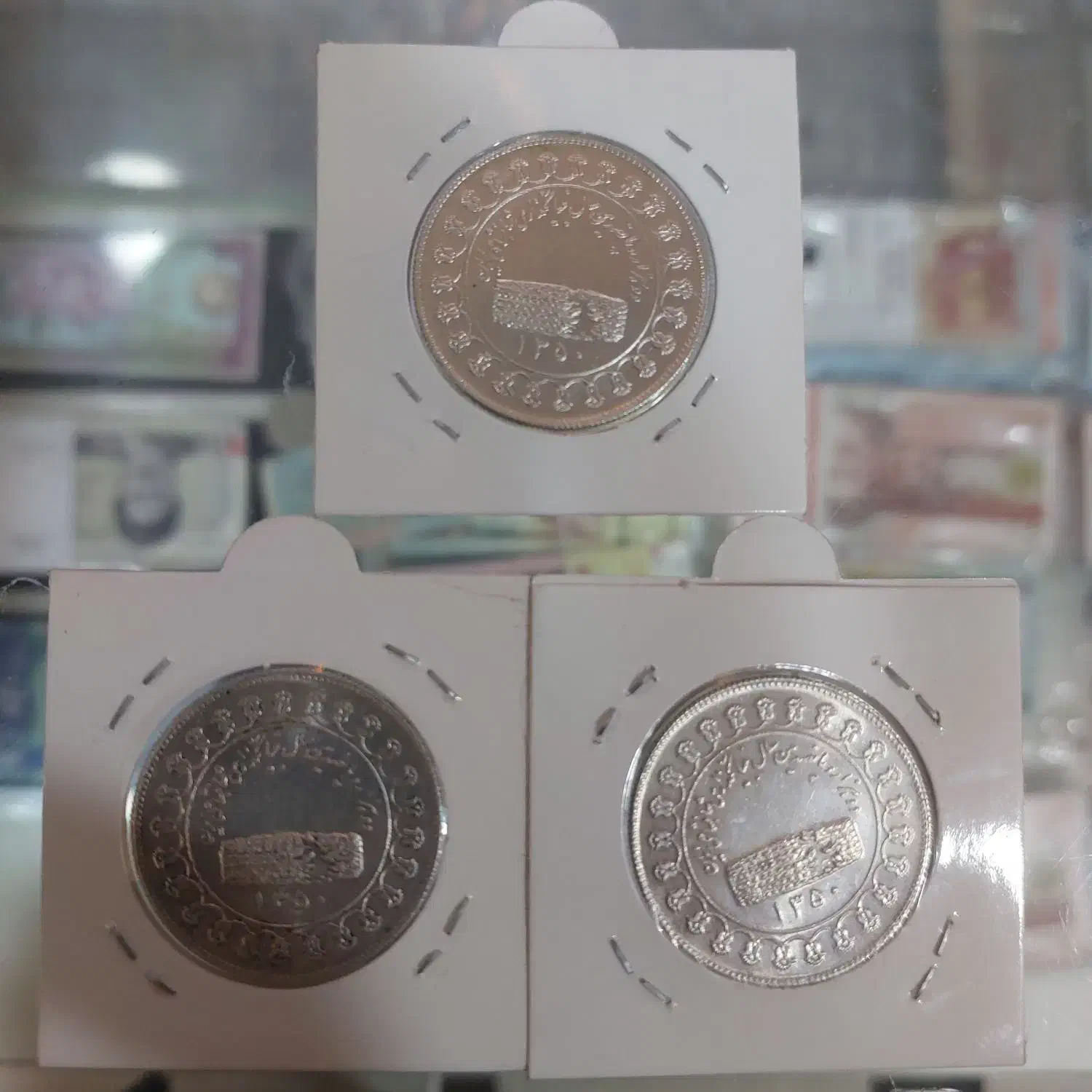 مدال  نقره  منشور کوروش|کلکسیون اشیاء عتیقه|کاشمر, |دیوار