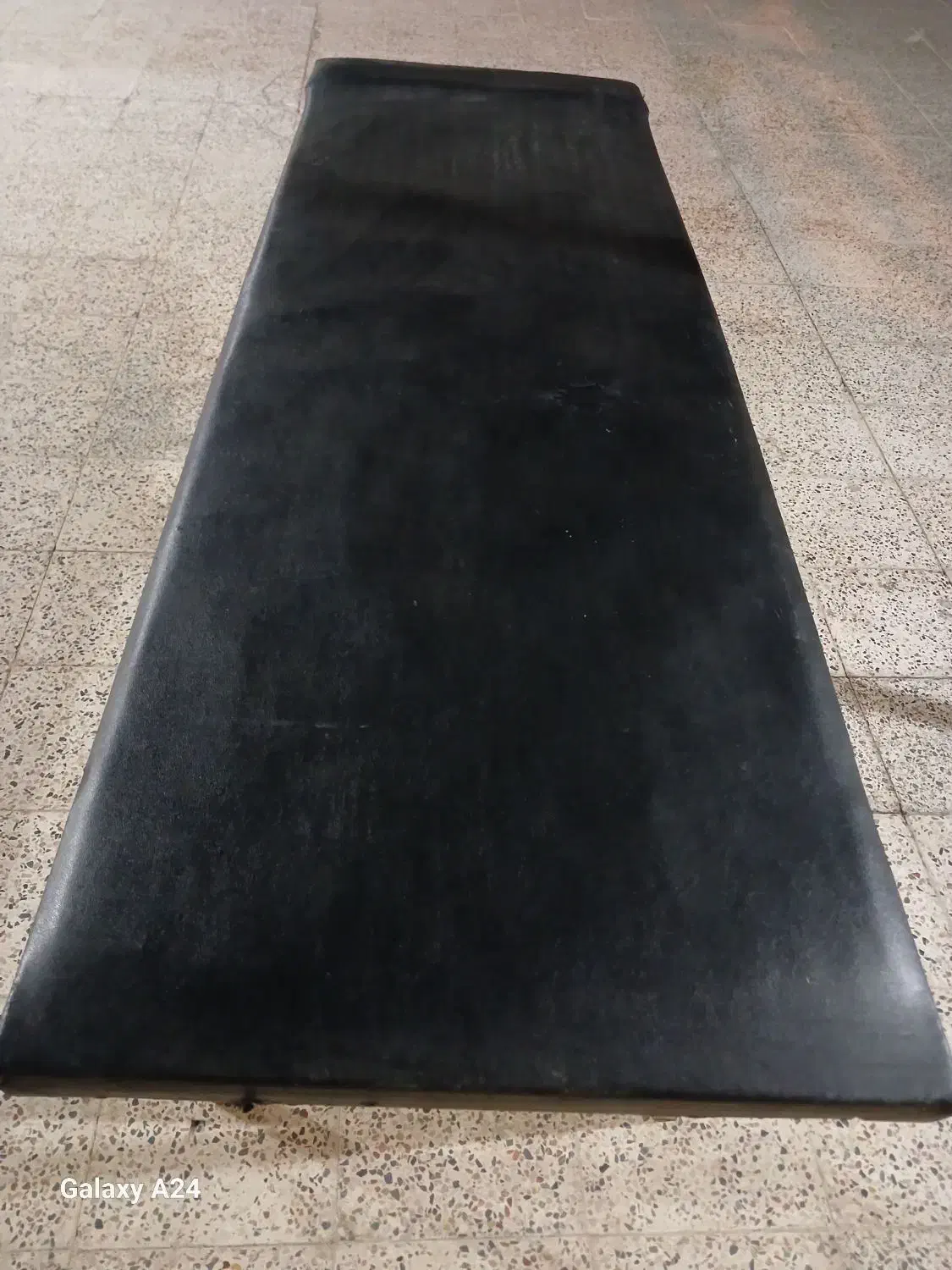 تخت اپیلاسیون و ماساژ یا تزریقات با پایه های تاشو|آرایشگاه و سالنهای زیبایی|دهلران, |دیوار