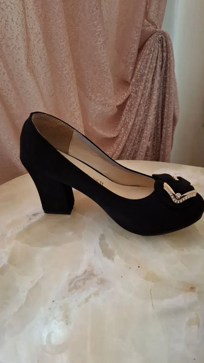 کفش مجلسی|کیف، کفش، کمربند|ری, دیلمان|دیوار