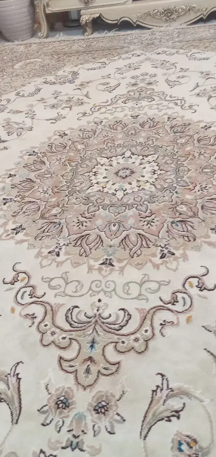 فرش ۹متری رنگ کرم گل برجسته|فرش|زاهدان, |دیوار
