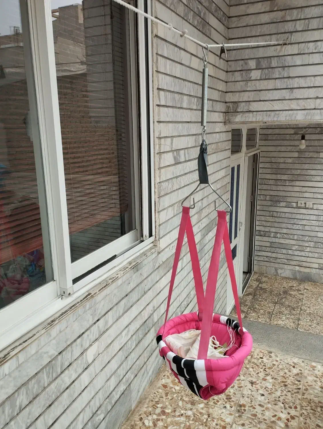 تاب|اسباببازی بچه|هشتگرد, مدرس|دیوار