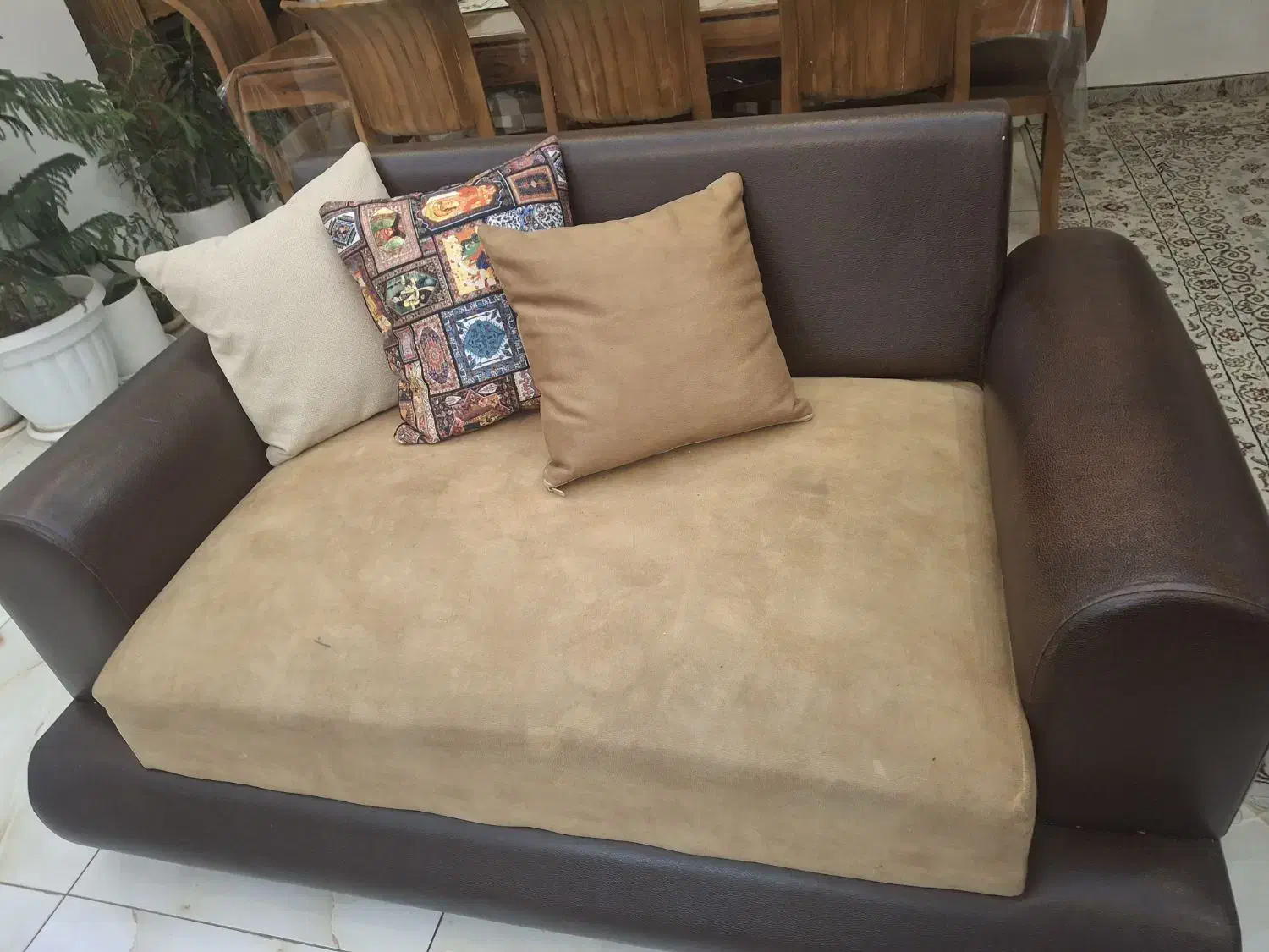 مبلمان ۷ نفره لوکس چرم و‌پارچه راحتی|مبلمان خانگی و میز عسلی|شیراز, رحمت‌آباد|دیوار