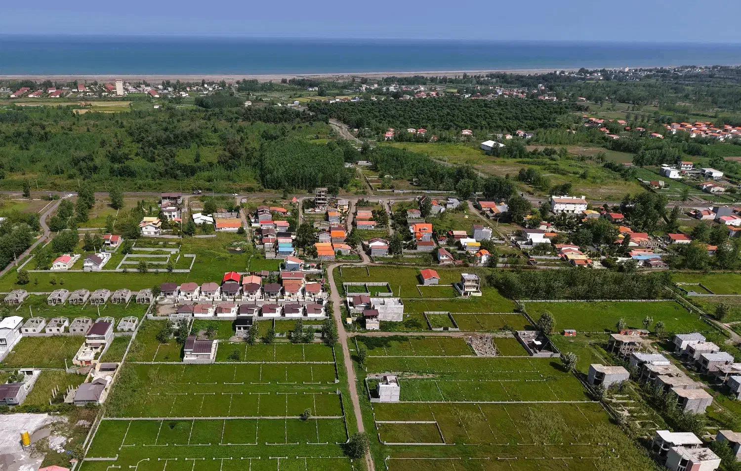 زمین شهرکی مسکونی و قابل ساخت ارائه سندتکبرگ|فروش زمین و ملک کلنگی|رشت, استادسرا|دیوار