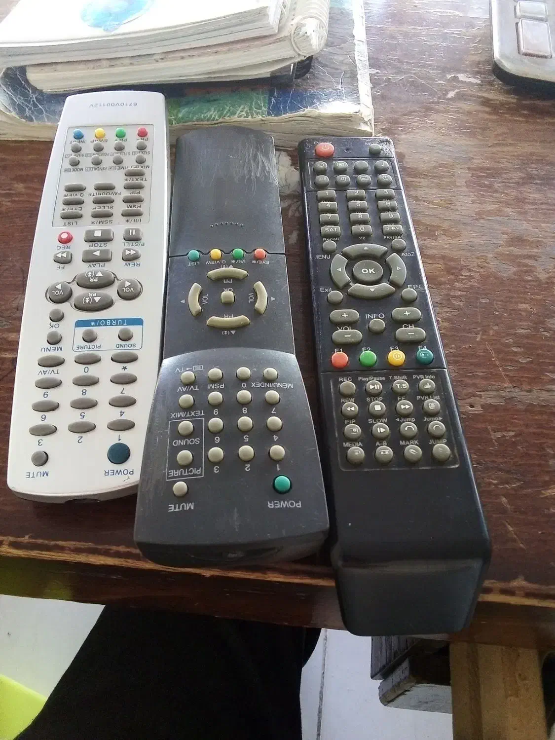 فروش سه عدد کنترل سالم هر سه تاش صد هزار تومان|تلویزیون و پروژکتور|بوشهر, |دیوار