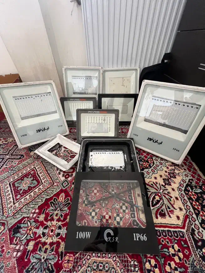 تعمیرات و فروش لامپ LED و پرژکتور و تابلوهایLED|لامپ و چراغ|شیراز, شهرک رضوان|دیوار