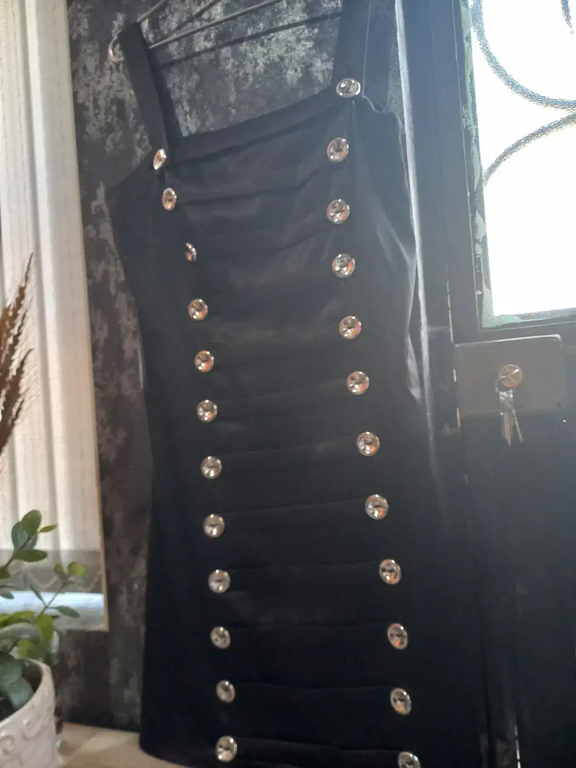 لباس شب|لباس|شیراز, فرودگاه شهید دستغیب شیراز|دیوار