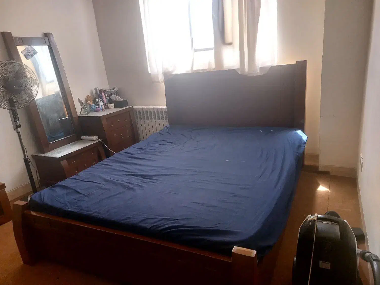 سرویس خواب دو نفره شیک تمام چوب در حد نو|تخت و سرویس خواب|یزد, |دیوار