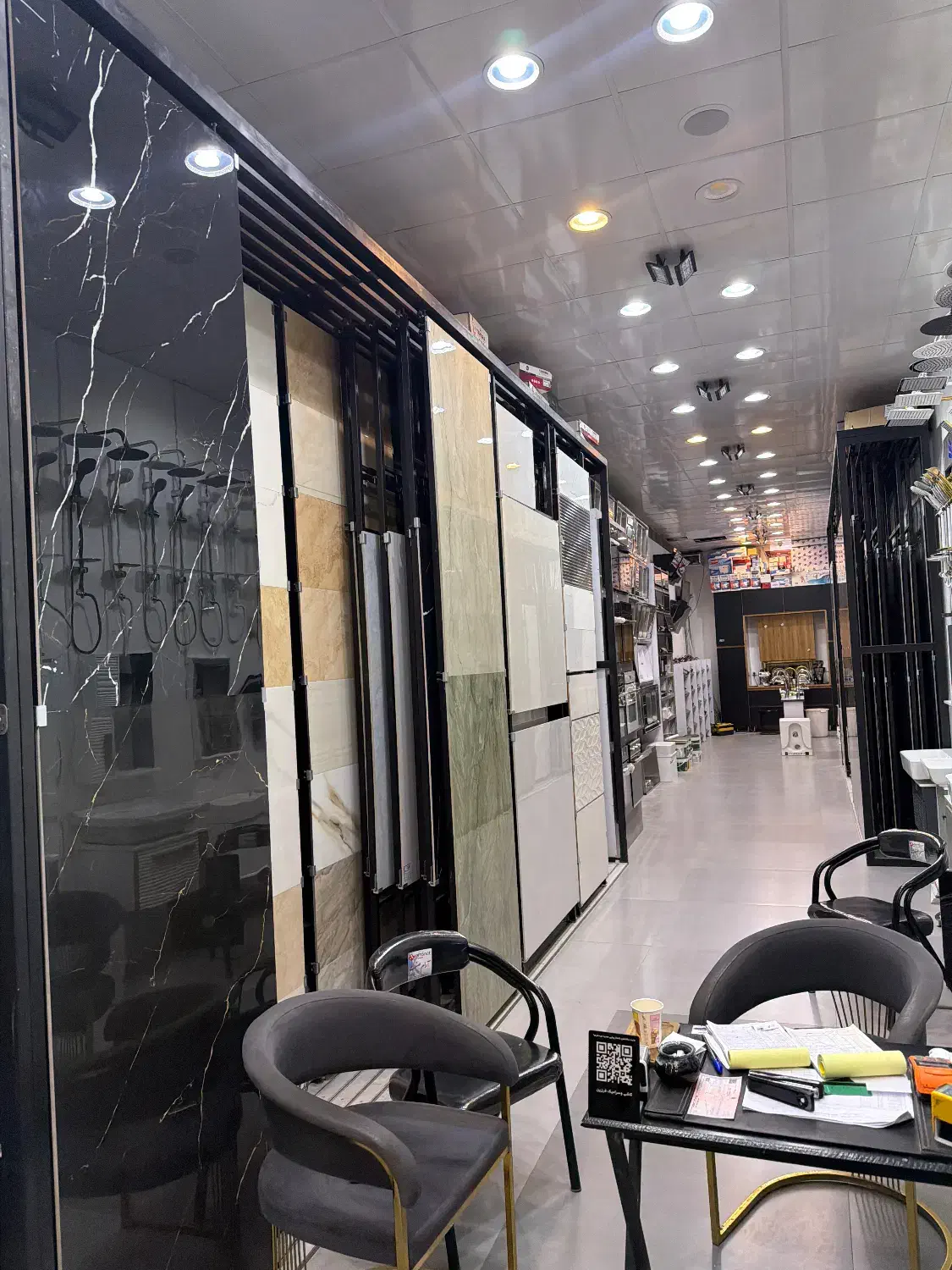 استخدام فروشنده خانم یا اقا|استخدام خدمات فروشگاه و رستوران|مشهد, نوید|دیوار