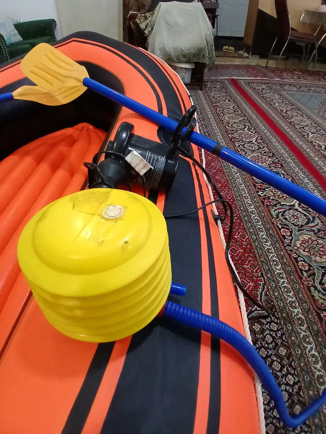 قایق بادی ۴نفره ۳۲۰کیلوگرم با پارو وپمپ برقی Intex|غواصی و ورزش‌های آبی|صحنه, |دیوار