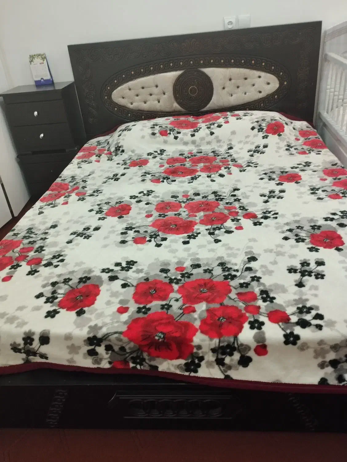 فروش تختخواب دو نفره بهمراه پاتختی|تخت و سرویس خواب|بابا حیدر, |دیوار