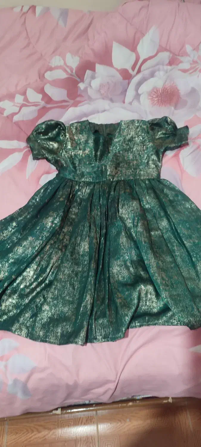 سه تا پیراهن|لباس|بروجرد, |دیوار