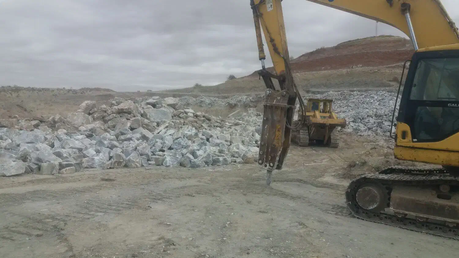 بیل مکانیکی کوماتسو 200 آماده بکار|خودرو سنگین|شیراز, غدیر جنوبی|دیوار