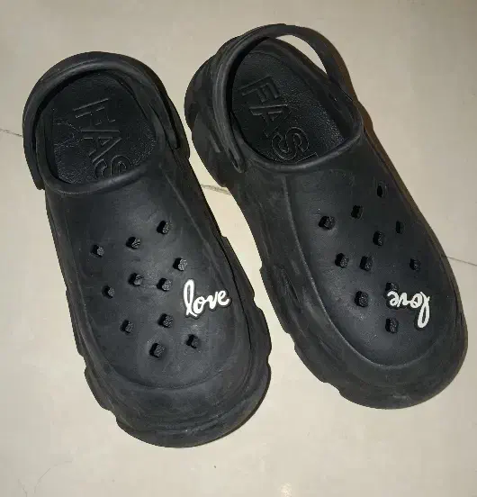 کراکس مشکی|کیف، کفش، کمربند|کرمان, |دیوار