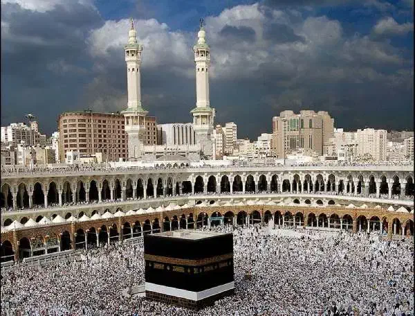 حج تمتع|تور و چارتر|اصفهان, باغ دریاچه|دیوار