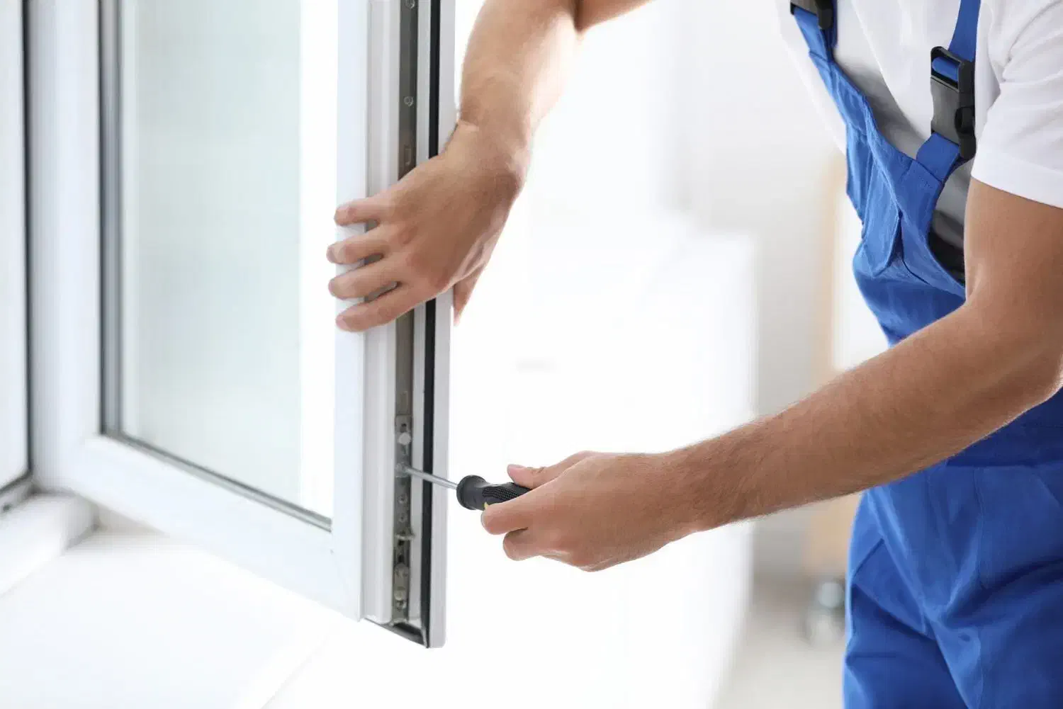 ساخت تعمیر و رگلاژ در و پنجره دو جداره upvc و توری|خدمات پیشه و مهارت|کرمانشاه, |دیوار
