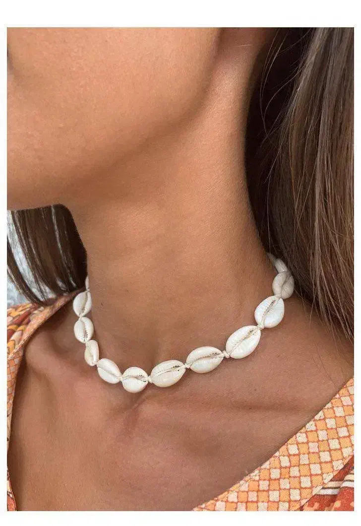 گردنبندهای صدفی در رنگهای متنوع|جواهرات|تهران, دکتر هوشیار|دیوار