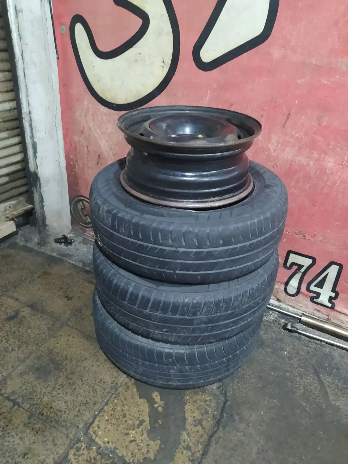 رینگ و لاستیک پژو 405|قطعات یدکی و لوازم جانبی|اسلام‌شهر, مظفریه|دیوار