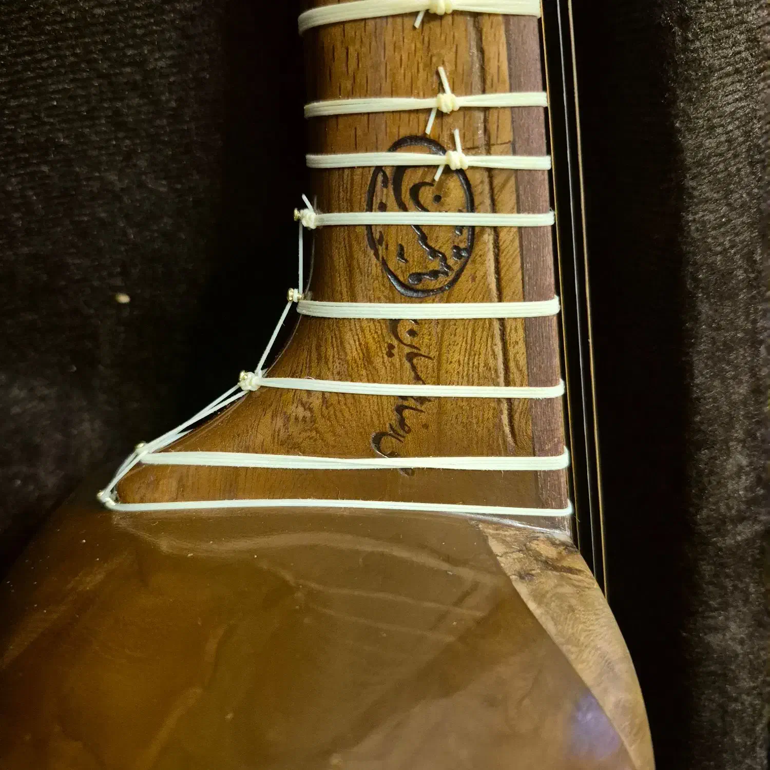 تار هاشمیان|سازهای سنتی|تهران, هروی|دیوار