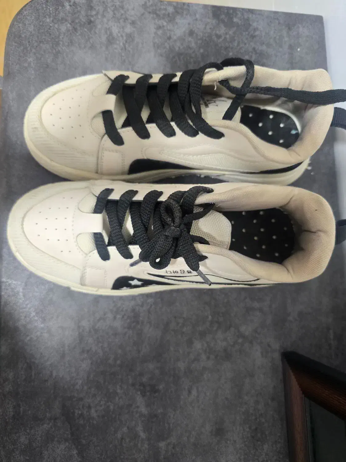 کفش اسپورت کرم و مشکی|کیف، کفش، کمربند|یزد, |دیوار