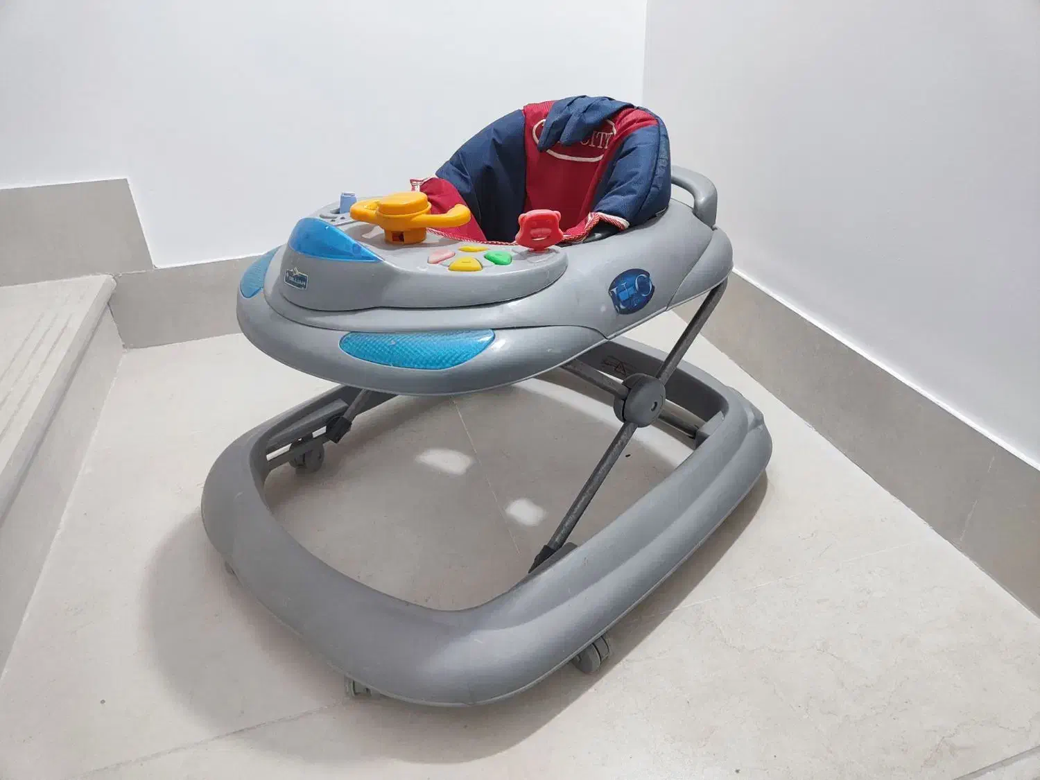 صندلی و سه چرخ و روروک کودک|تخت و صندلی بچه|بندر ترکمن, |دیوار