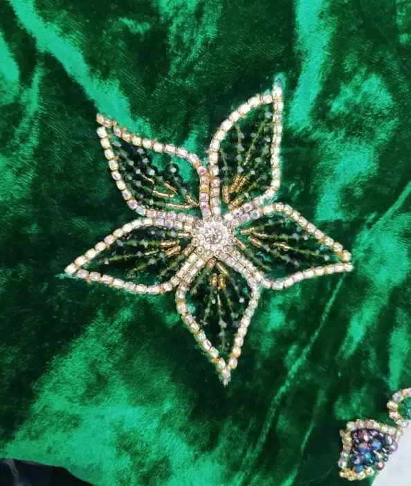 منجق دوزی|لباس|لردگان, |دیوار