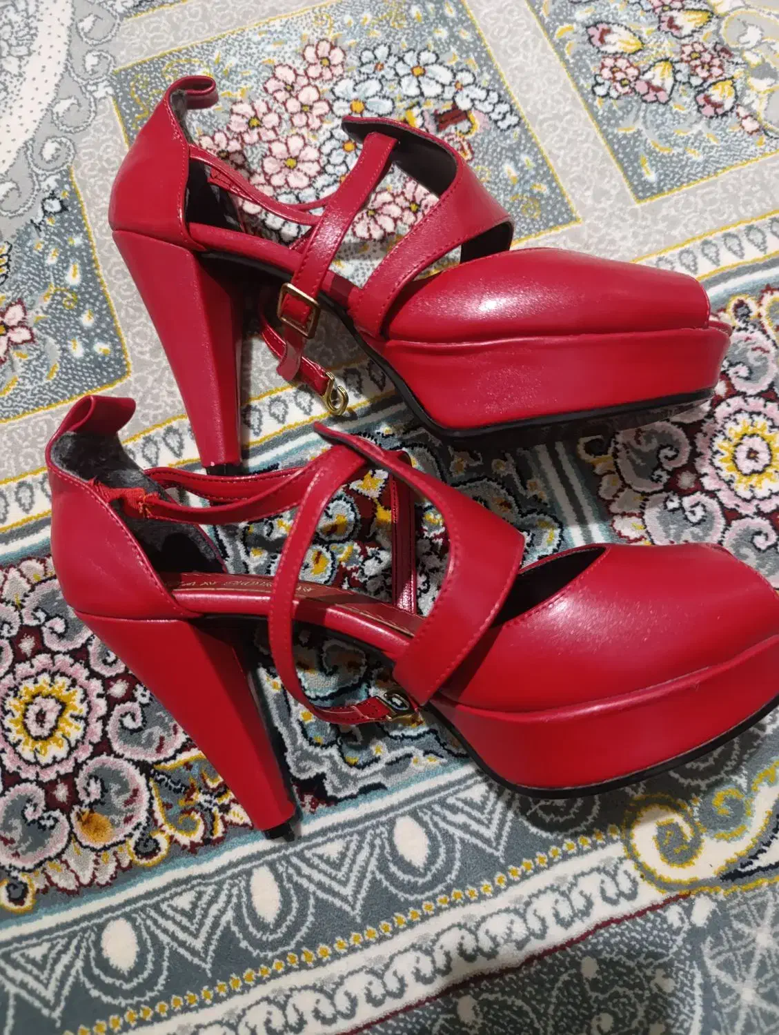 کفش مجلسی|کیف، کفش، کمربند|چناران, |دیوار