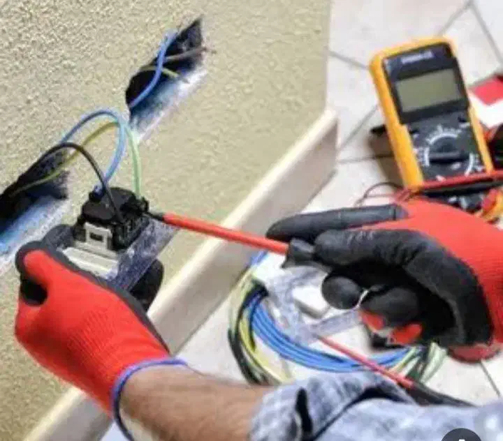 سیم کش برق کار|خدمات پیشه و مهارت|طرقبه, |دیوار