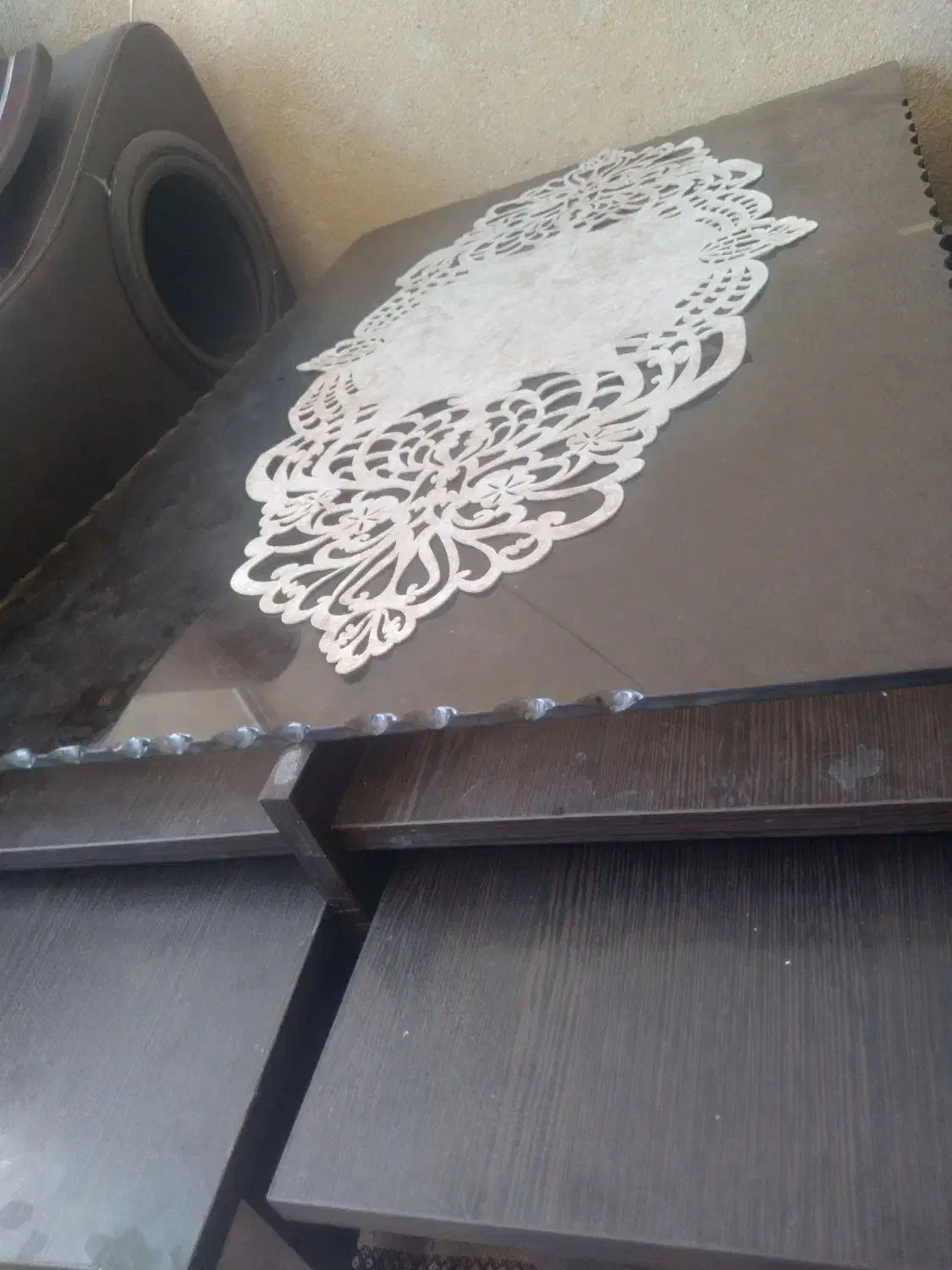 میز پنج تیکه تمیز نو|مبلمان خانگی و میز عسلی|تربت‌حیدریه, منظر|دیوار