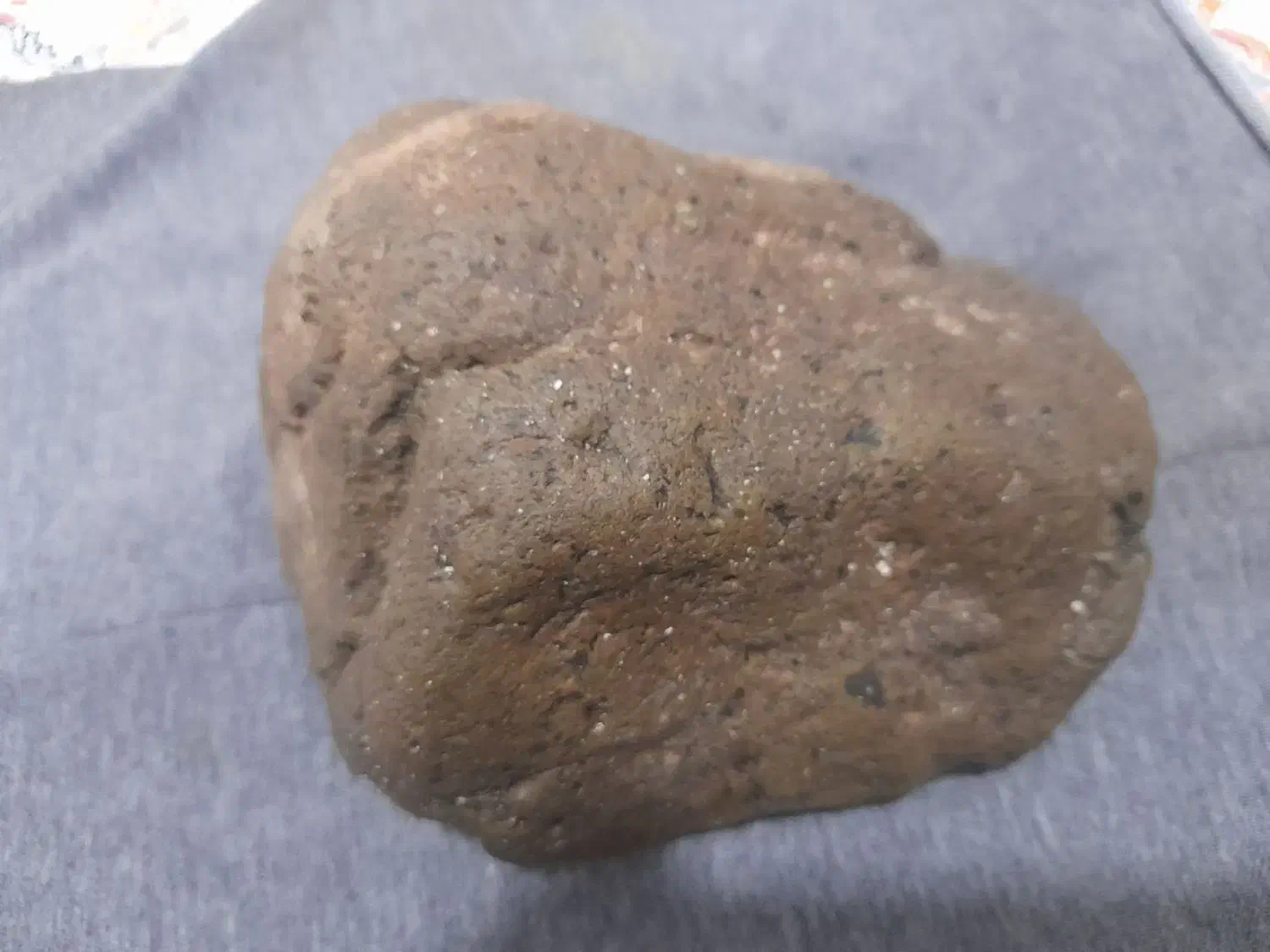 یک عدد سنگ مشکوک به شهاب سنگ|کلکسیون اشیاء عتیقه|شهریار, شهرک امیریه|دیوار