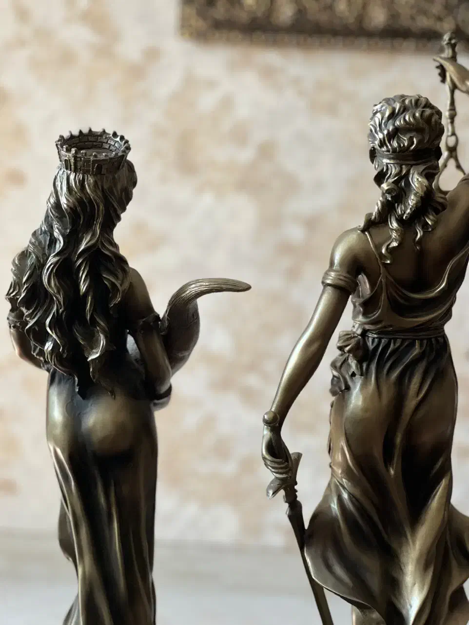 مجسمه های ثروت و عدالت|مجسمه، تندیس، ماکت|تهران, حشمتیه|دیوار